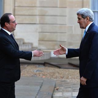 François Hollande a rencontré John Kerry mardi. [AFP/Anadolu Agency - Mustafa Yalcin]