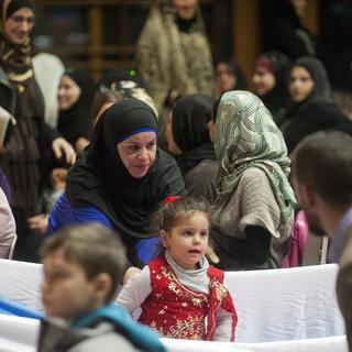 Des musulmans de toute la Suisse réunis à Cortaillod (NE) en 2014 à l'occasion d'une fête religieuse. [Keystone - Sandro Campardo]