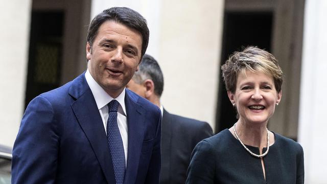 Matteo Renzi et Simonetta Sommaruga. [ANSA via AP/Keystone - Angelo Carconi]