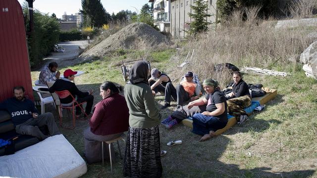 Un camp de Roms à Lausanne en 2012. [Keystone - Jean-Christophe Bott]