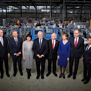 L'industrie suisse est à l'honneur sur la photo officielle 2016 du Conseil fédéral. [Chancellerie fédérale - Edouard Rieben]