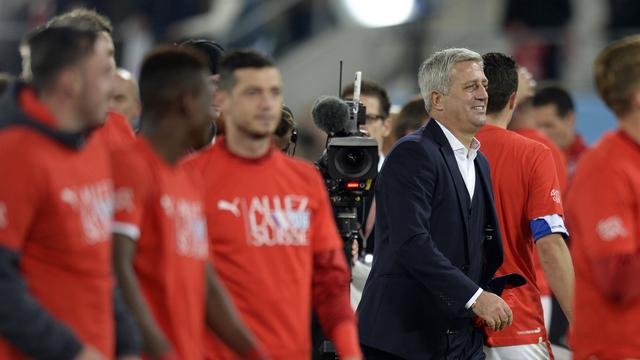 Soulagé, le sélectionneur national n'a pas pour autant basculé dans l'euphorie après la qualification de son équipe pour l'Euro 2016. [Keystone - Walter Bieri]