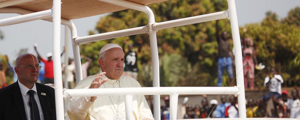 Le pape François est arrivé à Bangui, dernière étape de sa tournée africaine. [AP Photo/Keystone - Jérôme Delay]