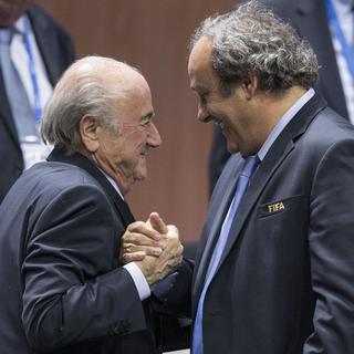 29 juillet: le bras de fer entre Sepp Blatter et Michel Platini peut commencer. Le Français (60 ans), actuellement à la tête de l'UEFA, a annoncé sa candidature à la présidence de la FIFA et espère donc succéder au Valaisan. L'élection aura lieu le 26 février 2016 à Zurich. [Keystone - Patrick B. Kraemer]
