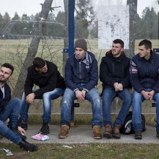 Des milliers de Kosovars prennent le chemin de l'exil. [key - AP Photo/Darko Bandic]