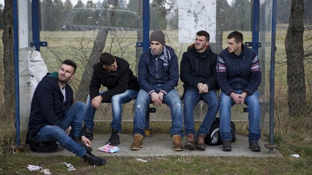 Des milliers de Kosovars prennent le chemin de l'exil. [key - AP Photo/Darko Bandic]