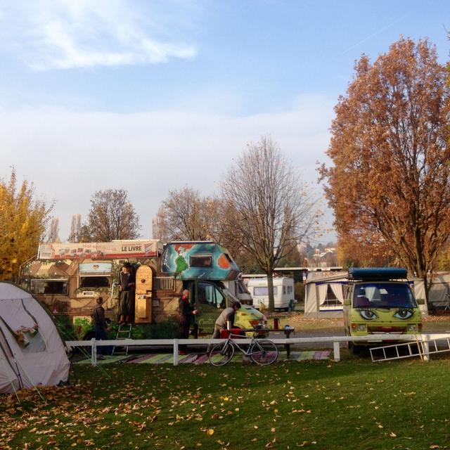 Casita parmi les caravanes du camping de Vidy. [RTS - Martine Galland]