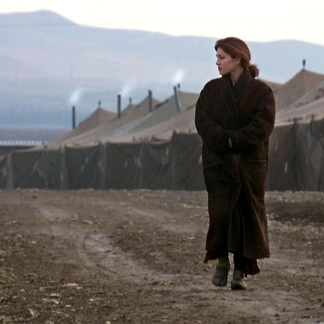 Une femme tchétchène dans un camp de réfugiés lors de la Seconde guerre de Tchéchénie qui opposa l'armée fédérale russe aux indépendantistes tchétchènes entre août 1999 et février 2000. [AFP - Alexander Nemenov]
