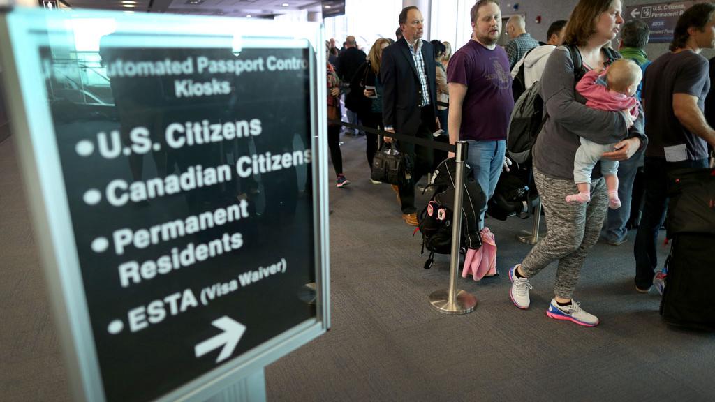 Des élus américains craignent l’infiltration de djihadistes porteurs de passeports européens parmi les touristes. [Getty Images/AFP - Joe Raedle]