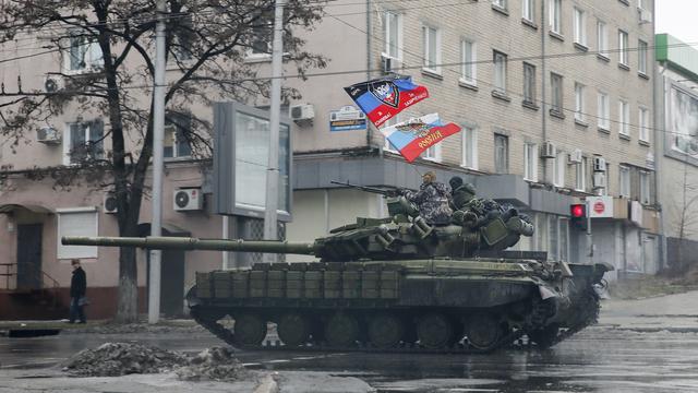 Les séparatistes prorusses en plein ville de Donetsk, qui a connu des affrontements très meurtriers ce week-end. [Maxim Shemetov]