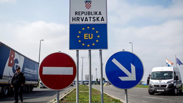 Le poste-frontière croate de Bajakovo-Batrovci était le dernier encore partiellement ouvert. [AFP - Andrej Isakovic]