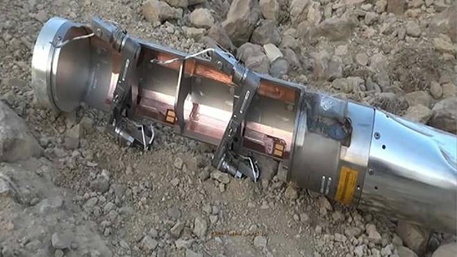 Une munition à fragmentation photographiée au Yémen. [HRW]