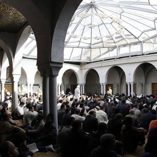 Prière dans la mosquée de Genève. [Martial Trezzini]