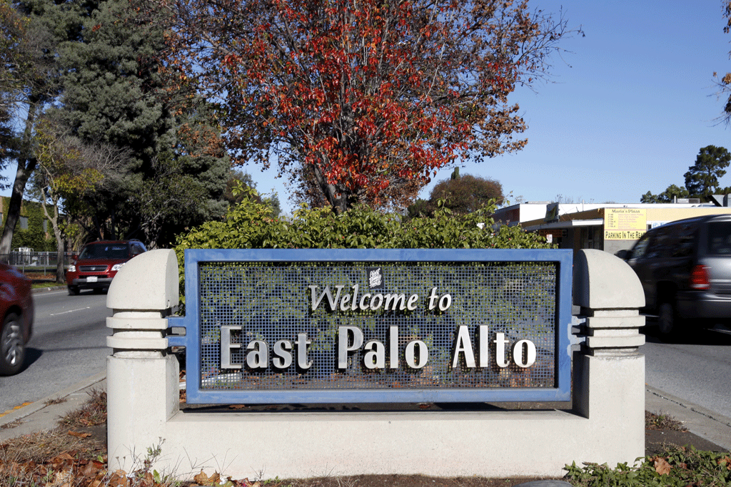 Signe de bienvenue sur l'avenue de l'Université à Palo Alto. [Reuters - Stephen Lam]