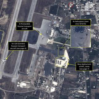 Une image satellite montre le déploiement de troupes russes dans la province de Lattaquié. [Keystone/GeoNorth, AllSource Analysis, Airbus via AP]