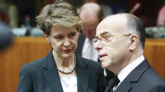 Le ministre français de l'Intérieur, Bernard Cazeneuve, en compagnie de Simonetta Sommaruga,  ce vendredi 20 novembre 2015 à Bruxelles.