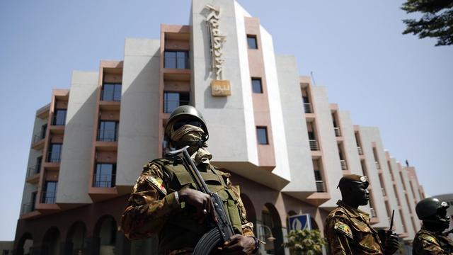 Les assaillants ont fait irruption en début de matinée à l'intérieur du Radisson Blu, le 20 novembre, prenant 170 personnes en otage. [AP Photo/Jerome Delay]