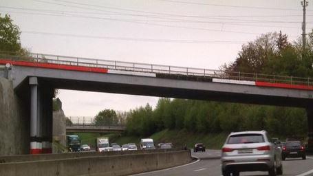 L'un des ponts autoroutiers qui a été redécoré. [RTS]