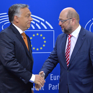Viktor Orban a été reçu jeudi ä Bruxelles par le président du Parlement européen Martin Schulz. [Anadolu Agency/AFP - Dursun Aydemir]