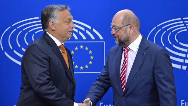 Viktor Orban a été reçu jeudi ä Bruxelles par le président du Parlement européen Martin Schulz. [Anadolu Agency/AFP - Dursun Aydemir]