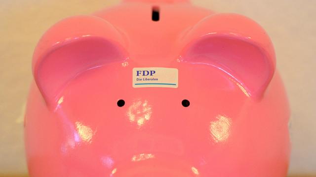 La transparence du financement des partis en question. [key - Urs Flueeler]