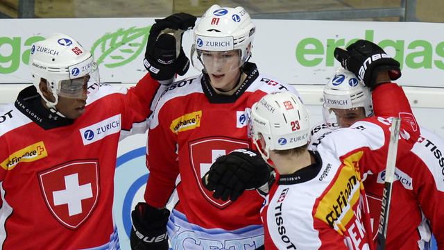 Fabrice Herzog et les Helvètes se frotteront au champions du monde russes mercredi. [Keystone - Steffen Schmidt]