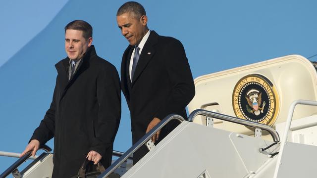 Dan Pfeiffer et Barak Obama arrivant à la base Andrews au Maryland, le 6 mars 2015. [AFP - Saul Loeb]