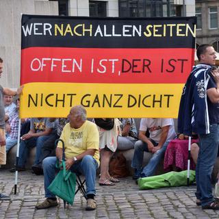 Le mouvement Pegida a de nouveau manifesté lundi 24.08.2015 à Dresde. [EPA/Keystone - Matthias Hiekel]