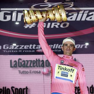 31 mai: Alberto Contador remporte la 98e édition du Giro, son deuxième succès sur la boucle italienne après 2008. L'espagnol signe ainsi son 7e succès dans les trois grands Tours (Tour de France, Giro et Vuelta). Seuls Merckx, Hinault et Anquetil ont fait mieux. [Keystone - Antonio Calanni]