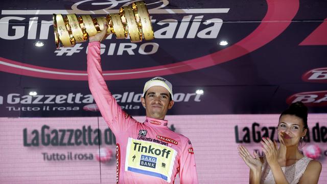 31 mai: Alberto Contador remporte la 98e édition du Giro, son deuxième succès sur la boucle italienne après 2008. L'espagnol signe ainsi son 7e succès dans les trois grands Tours (Tour de France, Giro et Vuelta). Seuls Merckx, Hinault et Anquetil ont fait mieux. [Keystone - Antonio Calanni]