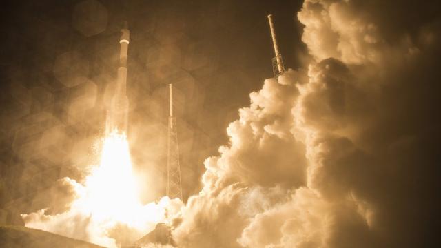 La fusée Atlas 5 transportant 4 satellites a décollé de Cap Carnaveral en Floride. [EPA/NASA / Aubrey Gemignani]