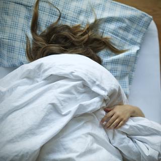 Une personne sur quatre souffre en Suisse de troubles du sommeil: 6% de troubles pathologiques et 18% de troubles moyens. [Keystone - Christof Schuerpf]