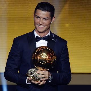 12 janvier, Zurich: Cristiano Ronaldo décroche son 3e Ballon d'Or face à Lionel Messi et Manuel Neuer. Le cri du Portugais poussé à la fin de son discours de remerciement fait le buzz sur Internet. [Walter Bieri]