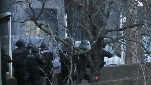 Le lancement de l'assaut des forces de l'ordre porte de Vincennes