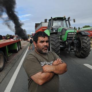 A l'appui de leurs revendications, les éleveurs en colère bloquaient toujours différentes routes mercredi en France. [AFP - Xavier Leoty]