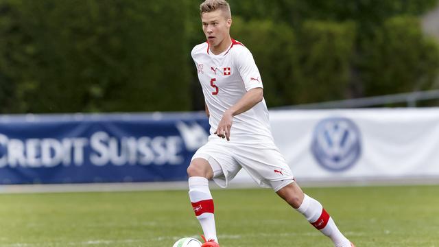 24 juin: Nico Elvedi (18 ans) quitte le FC Zurich pour rejoindre le Borussia Mönchengladbach de Lucien Favre. Le défenseur et capitaine de l'équipe de Suisse M19 a signé un contrat de quatre ans. [Salvatore Di Nolfi]