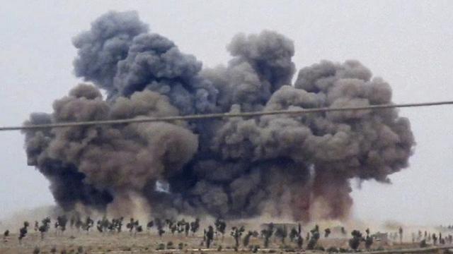Des bombardements russes dans la province d'Idleb, dans le nord-ouest de la Syrie. [Hadi Al-Abdallah via AP]