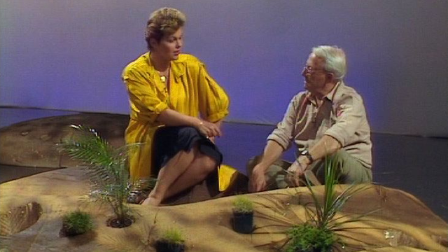 Catherine Noyer et le géophysicien Jacques Labeyrie sur le plateau de l'émission Télescope, 1986. [RTS]