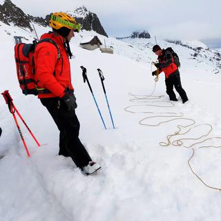 La Suisse a du savoir-faire notamment en ce qui concerne les interventions sur les avalanches. [Keystone - Urs Flueeler]