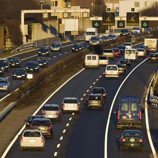 Les routes sont-elles devenues plus sûres ou moins sûres en Suisse? [Keystone - Laurent Gilliéron]