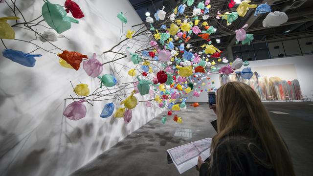 Pas moins de 284 galeries de 33 pays vendent cette année à Art Basel des oeuvres allant du moderne classique au contemporain. [Patrick Straub]