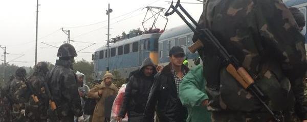 Zakany, en Hongrie. Ambiance militaire. Impossible de définir le nombre de soldats. (14.10.2015) [Twitter - Nicolae Schiau]