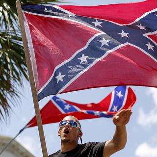 Aux Etats-Unis, le débat fait rage autour du drapeau confédéré : patrimoine pour les uns, symbole du racisme pour les autres. [Chris Keane]