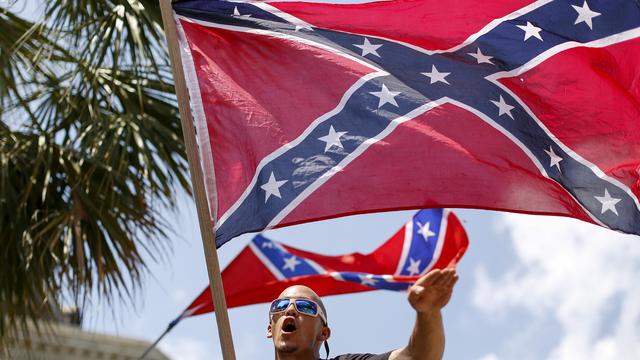 Aux Etats-Unis, le débat fait rage autour du drapeau confédéré : patrimoine pour les uns, symbole du racisme pour les autres. [Chris Keane]