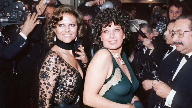 Magali Noël, à droite, en compagnie de l'actrice italienne Claudia Cardinale, en 1974 à Cannes. [AFP]