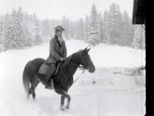 Jeune paysan de 20 ans près du Locle en 1966. [TSR]