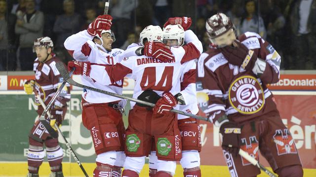 Les Lausannois ont profité de leur déplacement sur une de leurs patinoires favorites pour empocher le premier succès de leur saison. [Christian Brun]