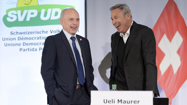 Ueli Maurer et Adrian Amstutz à l'assemblée des délégués de l'UDC. [key - Laurent Gillieron]