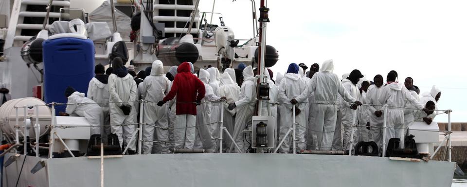 Migrants secourus dans le cadre de l'opération Triton. [AP Photo/Keystone - Francesco Malavolta]