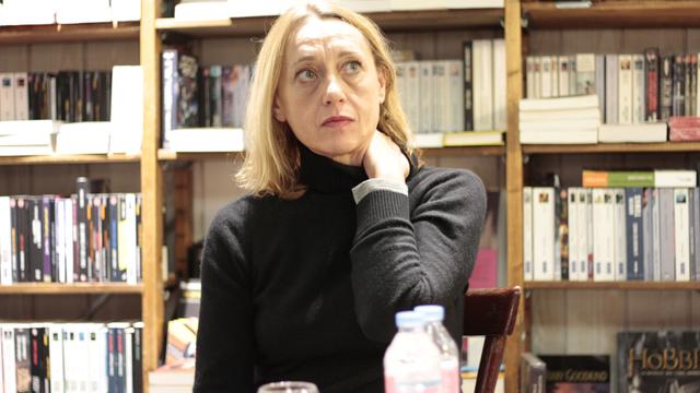 Virginie Despentes lors d'une séance de signatures à Montreuil, le 4 février 2015. [Citizenside / AFP - Morgane Roche]